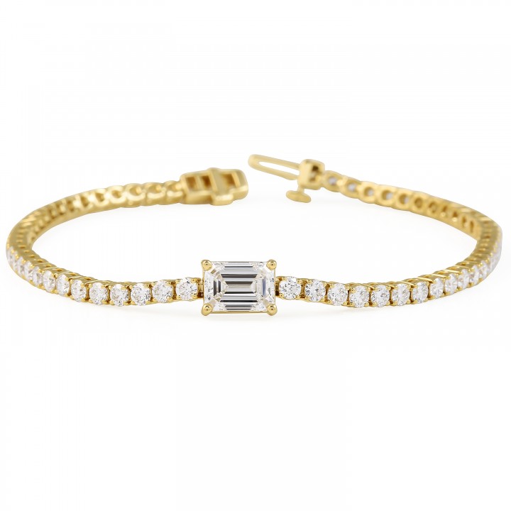 4.6 carat Diamond Tennis Bracelet with Emerald Cut Diamond closed