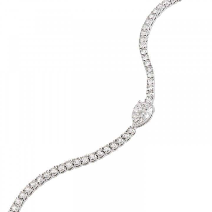 4.8 carat Diamond Tennis Bracelet with Pear Shape Diamond closed