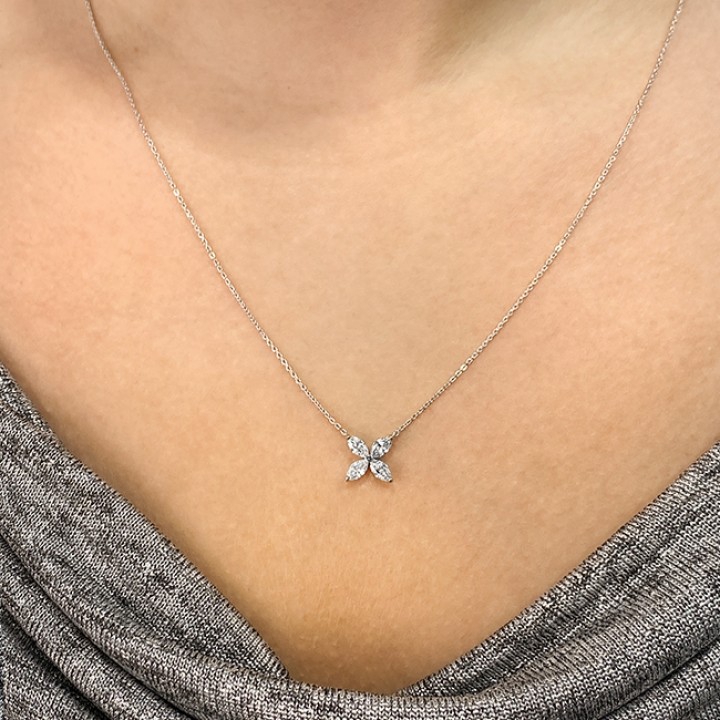 Diamond Flower Necklace white gold