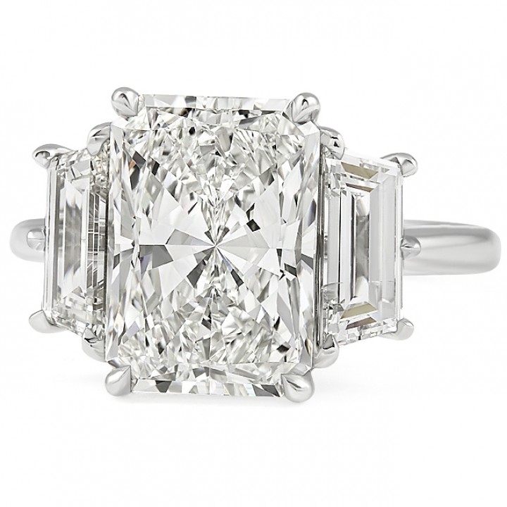 Breathtaking Radiant Cut Diamond 3 Stone Ring