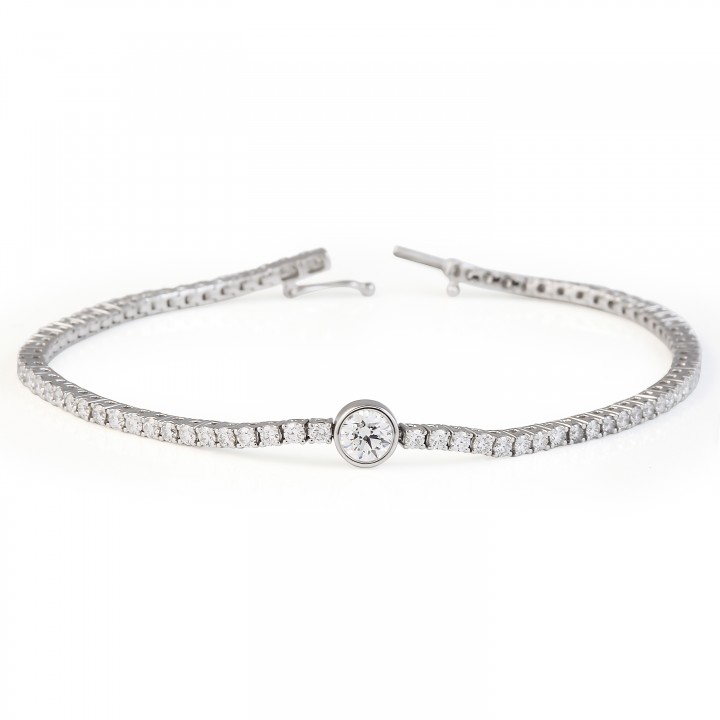 2.02 carat Diamond and Bezel Diamond Tennis Bracelet round