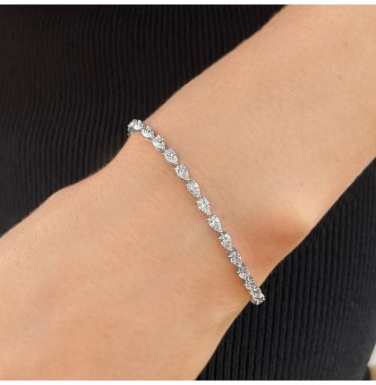 3.85 carat Pear Shape Lab Diamond East-West Tennis Bracelet closed