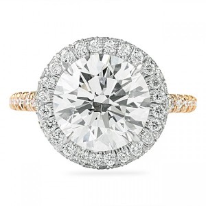 Round halo engagement ring 